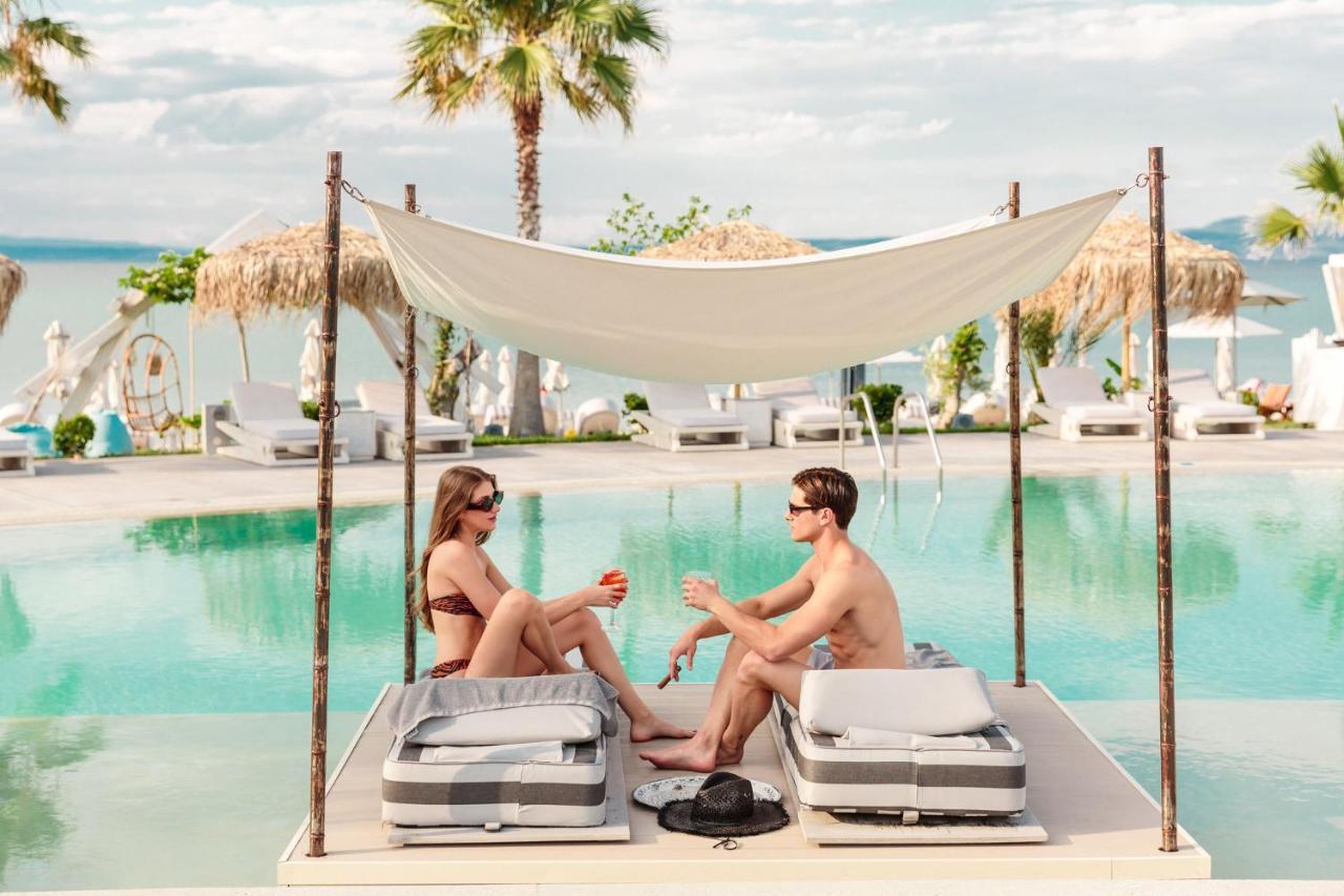 Blue Carpet Luxury Suites Pefkochori Esterno foto
