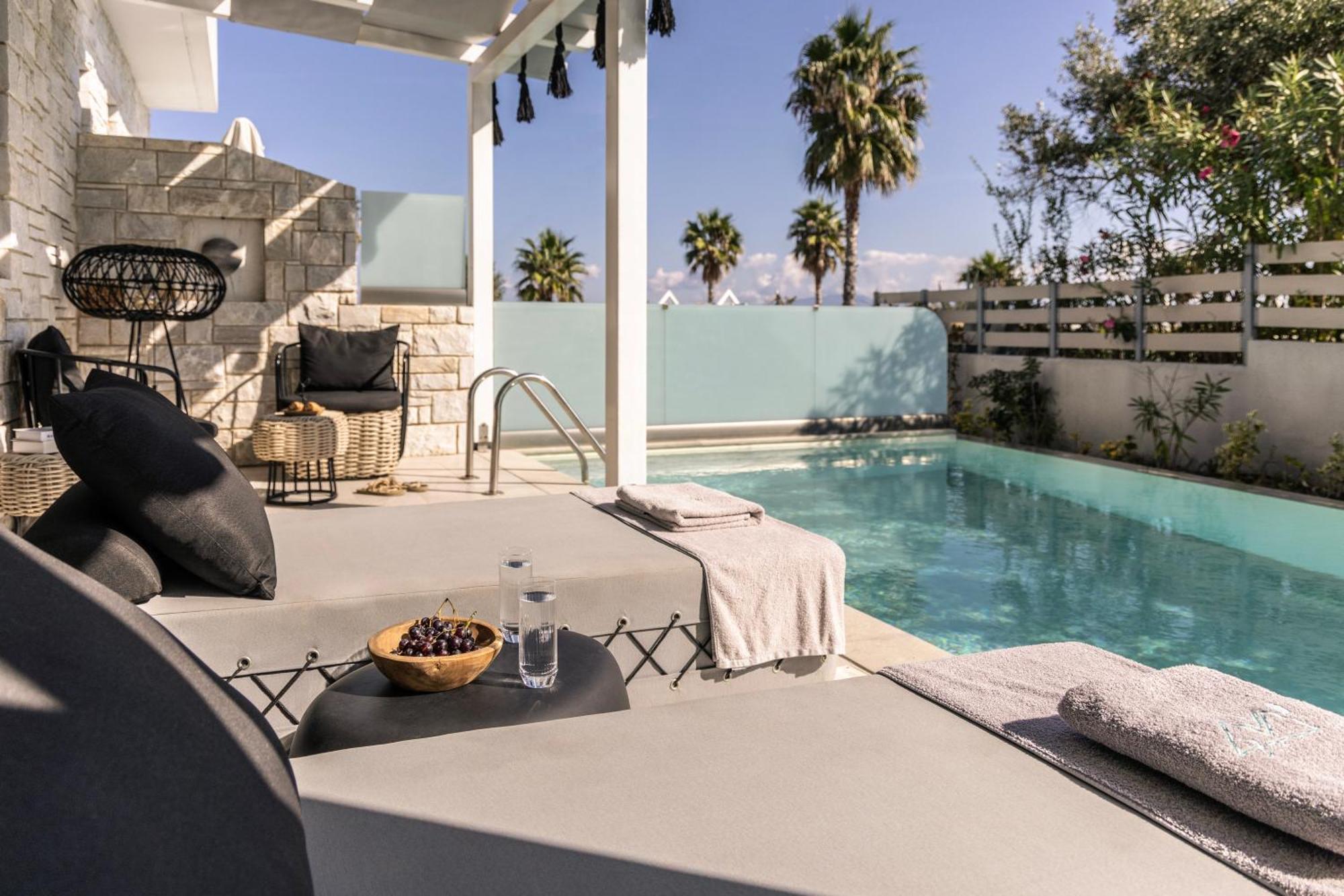 Blue Carpet Luxury Suites Pefkochori Esterno foto