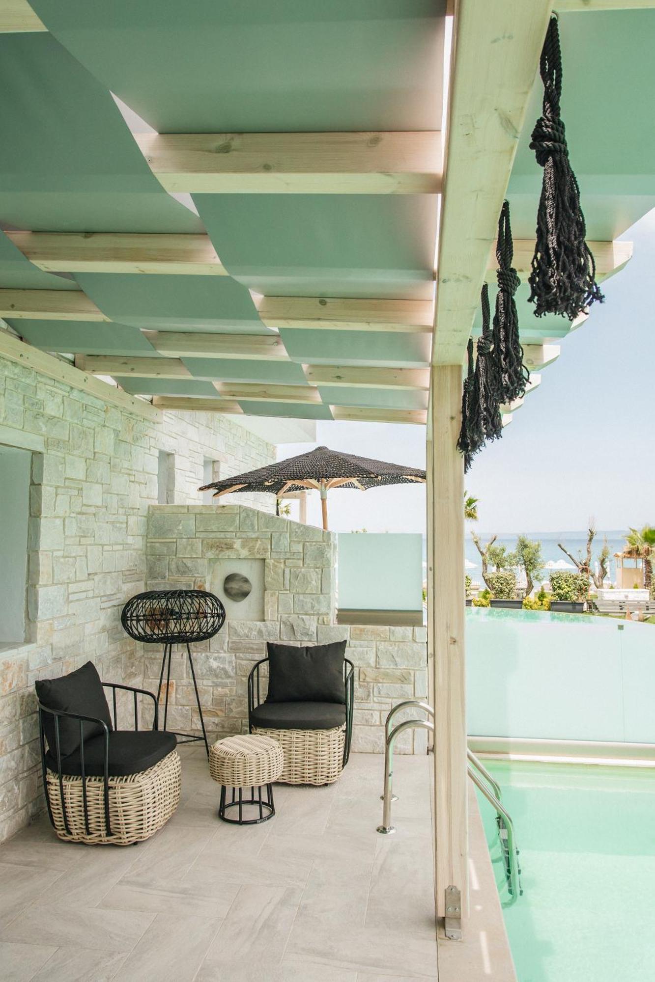 Blue Carpet Luxury Suites Pefkochori Esterno foto