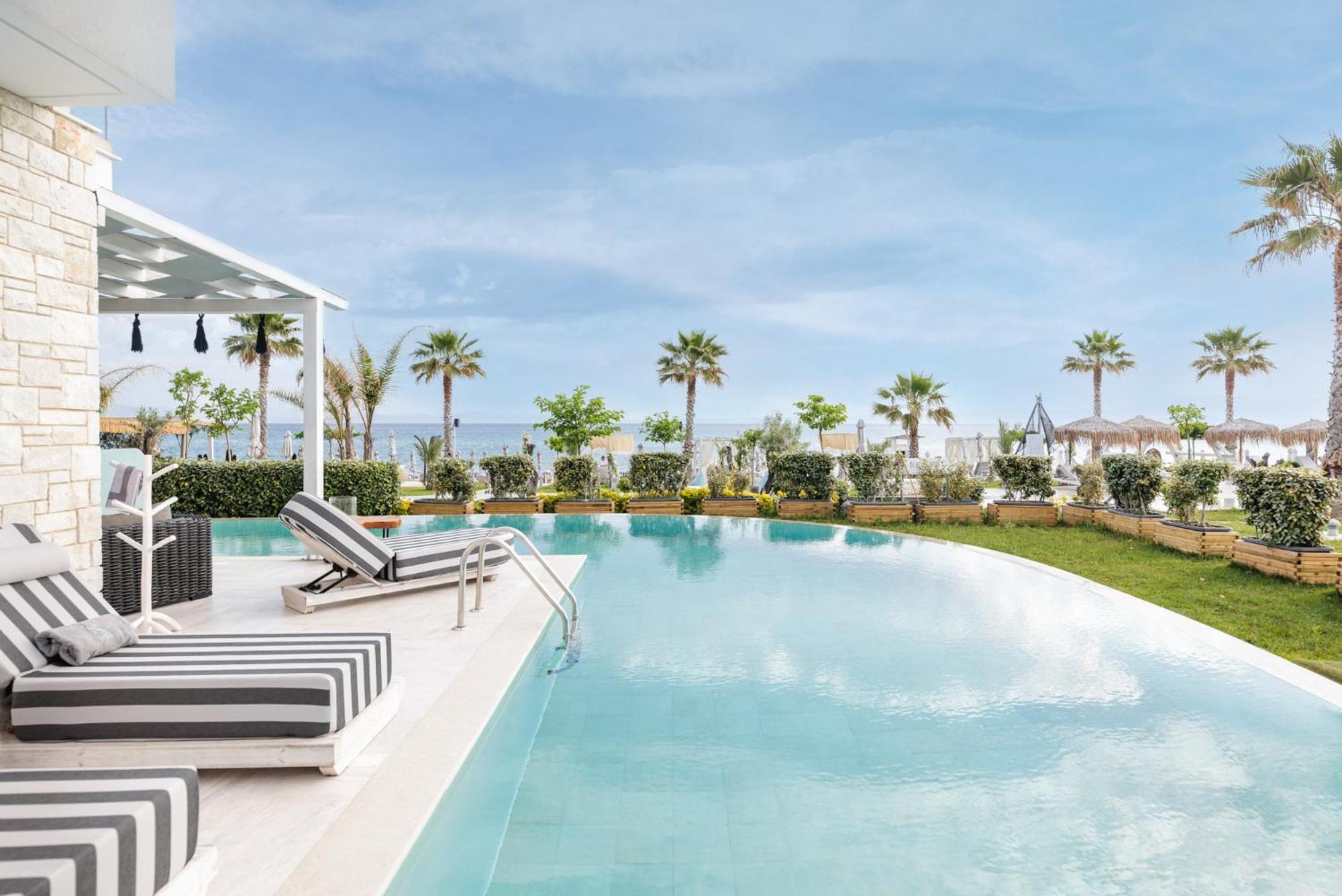 Blue Carpet Luxury Suites Pefkochori Esterno foto